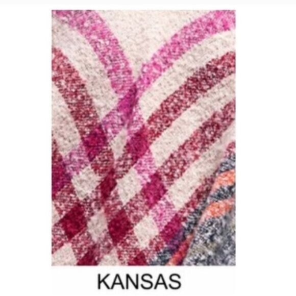 Soft Boucle Yarn Plaid Motif Turtleneck Poncho W/ Fringe-NEW - Picture 9 of 9